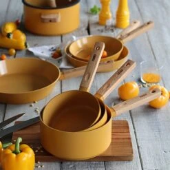 Casserole Ector Induction Aluminium Revêtu Manche En Bois 18 Cm Jaune -Silikomart Cuisine Boutique 108003 2 1 Casserole Ector induction aluminium revetu manche en bois 18 cm jaune Ogo