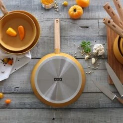 Poêle Ector Induction Aluminium Revêtu Manche En Bois 20 Cm Jaune -Silikomart Cuisine Boutique 108005 2 1 Poele Ector induction aluminium revetu manche en bois 20 cm jaune Ogo