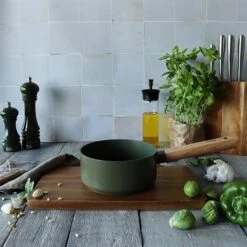 Casserole Ector Induction Aluminium Revêtu Manche En Bois 16 Cm Vert -Silikomart Cuisine Boutique 108016 2 1 Casserole Ector induction aluminium revetu manche en bois 16 cm vert Ogo