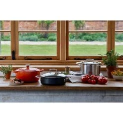 Le Creuset Sauteuse Rondeau Anti-adhérente Les Forgées 28 Cm Et Couvercle En Verre -Silikomart Cuisine Boutique 133009 2 1 Sauteuse rondeau anti adherente Les Forgees 28 cm et couvercle en verre Le Creuset