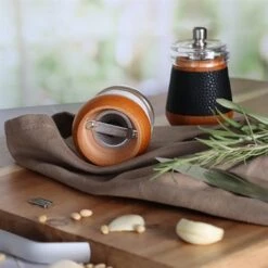 Moulin à Sel En Bois Effet Cuir Blanc -Silikomart Cuisine Boutique 200030 3 1 Moulin a sel en bois effet cuir blanc Ogo