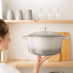 Cocotte Légère Ronde En Fonte D’aluminium 28 Cm 6,7 L Rouge 7 Cocotte Légère Ronde En Fonte D’aluminium 28 Cm 6,7 L Rouge -Silikomart Cuisine Boutique 203007 2 3 Cocotte legere ronde en fonte d aluminium 28 cm 6 7 L rouge Mathon