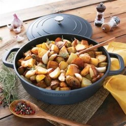 Lot Cocotte Légère Basse Ronde En Fonte D'aluminium 28 Cm Noir Et Deux Maniques Silicone -Silikomart Cuisine Boutique 209011 3 3 Lot cocotte legere basse ronde en fonte d aluminium 28 cm noir et deux maniques silicone Mathon