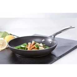 Le Creuset Sauteuse Antiadhésive Les Forgées 30 Cm -Silikomart Cuisine Boutique 23203 2 2 Sauteuse antiadhesive Les Forgees 30 cm Le Creuset
