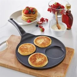 Lot Poêle 4 Pancakes Et Entonnoir à Piston -Silikomart Cuisine Boutique 509129 1 1 Lot poele 4 pancakes et entonnoir a piston Mathon