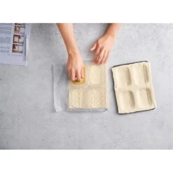 Plaque à Rissoles -Silikomart Cuisine Boutique 530002 3 1 Plaque a rissoles Betty Bossi