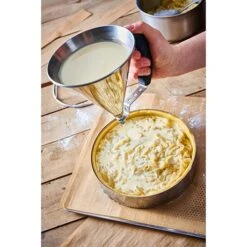 De Buyer Entonnoir à Piston Kwik Noir 8 De Buyer Entonnoir à Piston Kwik Noir -Silikomart Cuisine Boutique 573050 2 1 Entonnoir a piston Kwik noir De Buyer