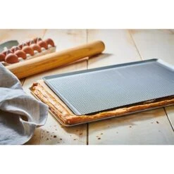 Plaque à Pâtisserie Micro-perforée Professionnelle En Aluminium 40 Cm -Silikomart Cuisine Boutique 59000 2 3 Plaque a patisserie micro perforee professionnelle en aluminium 40 cm Mathon