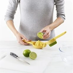 Joseph Joseph Presse-agrumes JuiceMax -Silikomart Cuisine Boutique 606038 2 1 Presse agrumes JuiceMax Joseph Joseph