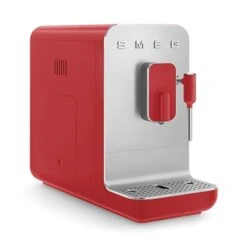 Smeg Machine à Café Avec Broyeur Et Buse Vapeur 1350 W BCC02RDMEU Rouge -Silikomart Cuisine Boutique 700071 3 1 Machine a cafe avec broyeur et buse vapeur 1350 W BCC02RDMEU rouge Smeg