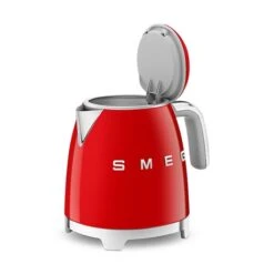 Smeg Mini Bouilloire 0,8 L 1400 W KLF05RDEU Rouge -Silikomart Cuisine Boutique 702029 2 2 Mini bouilloire 0 8 L 1400 W KLF05RDEU rouge Smeg