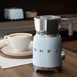 Smeg Chocolatière émulsionneur Bleu Azur 500 W MFF01PBEU -Silikomart Cuisine Boutique 780233 3 1 Chocolatiere emulsionneur bleu azur 500 W MFF01PBEU Smeg
